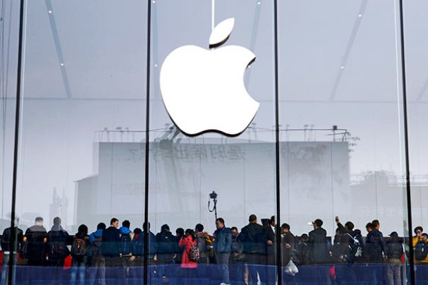 Customers gather for the opening of an Apple Store in Hangzhou, Zhejiang province, in this file photo taken January 24, 2015. 