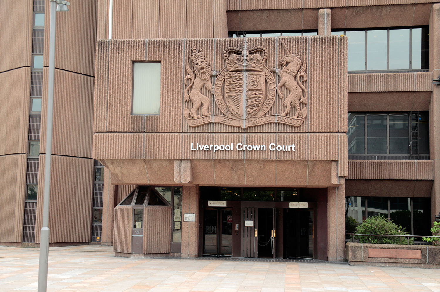 Warning Notices Caution (24/05/2016 at 12:46 ) Included in subscription. Free for use by all titles if within the agreed allowance. C61BE6 Main entrance to Liverpool Crown Court, Queen Elizabeth II Law Courts Derby Square, Liverpool L2 1XA