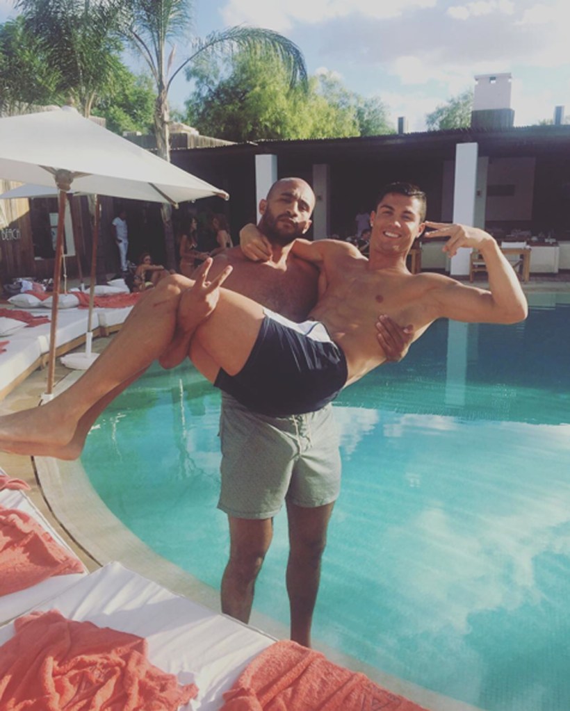 GREAT CELEBRITY SOCIAL NETWORK PICTURES!
