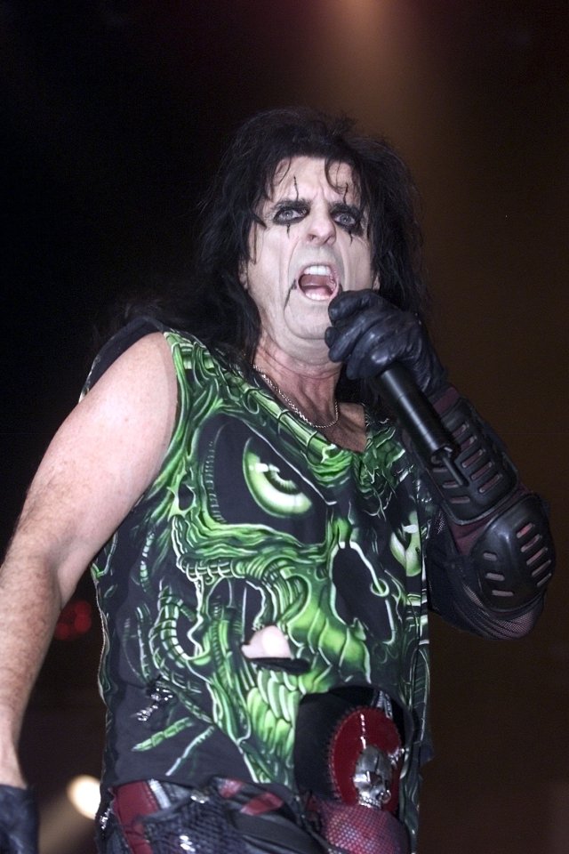 Alice Cooper is hunting the werewolf spotted in Hull