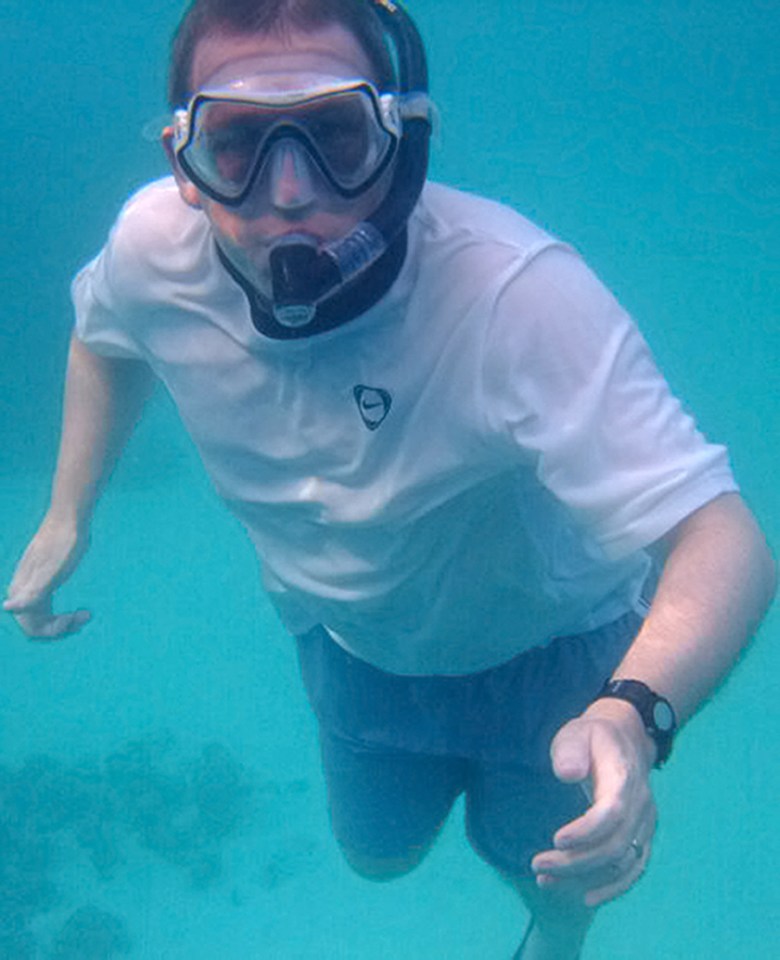 DAVE COLLYER-HUSBAND OF DOREEN COLLYER-KILLED BY GREAT WHITE SHARK IN AUSTRALIA