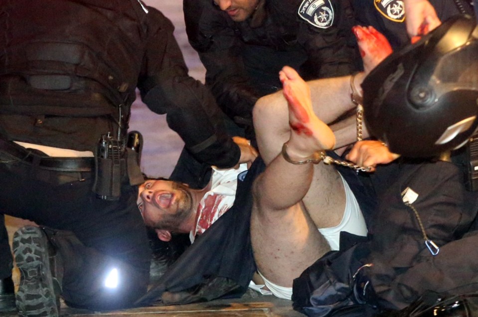 Israeli policemen arrest a suspect man s