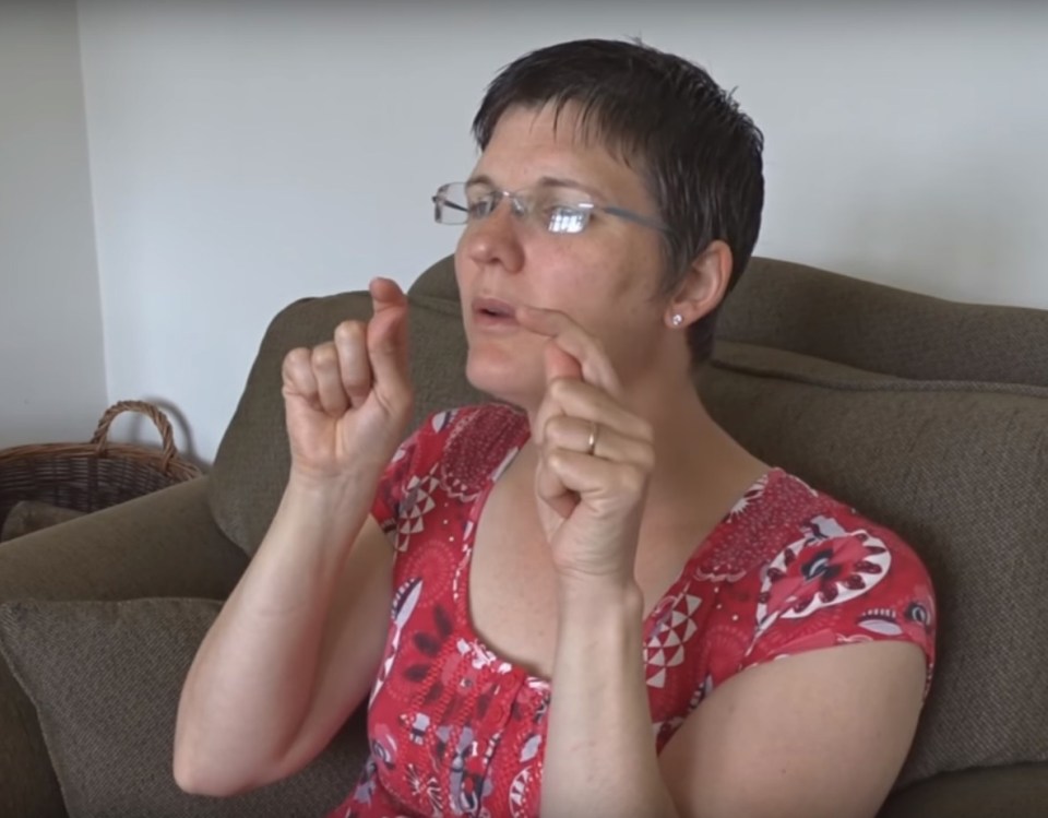 mum finds spider in her ear