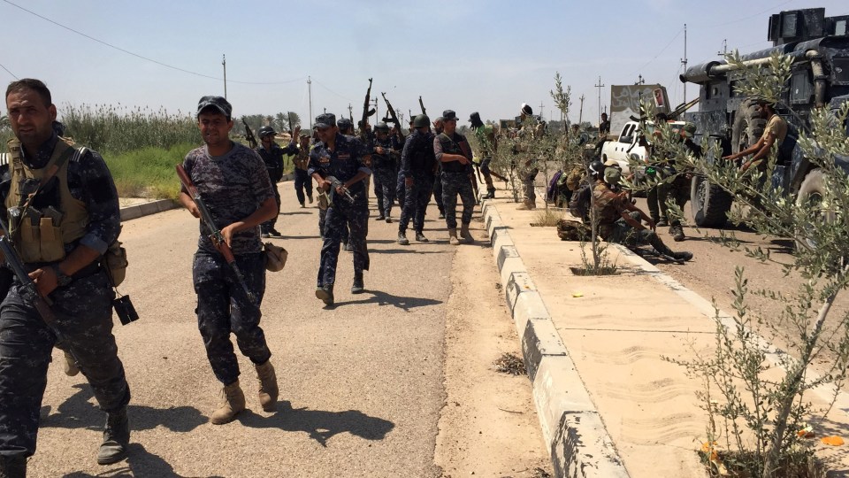 Iraqi soldiers march towards Fallujah