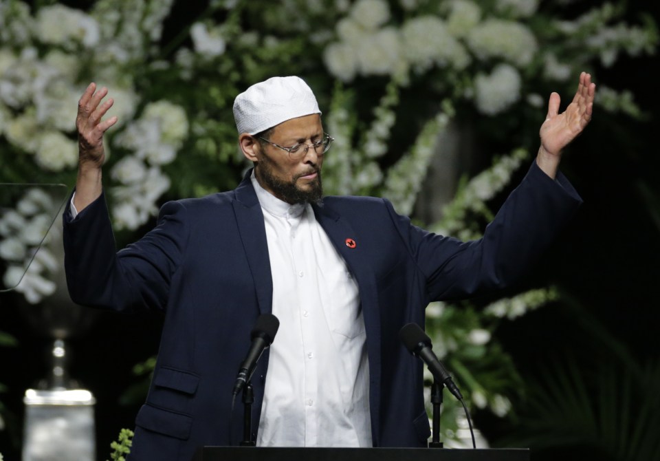 Imam Zaid Shakir introduces speakers during Muhammad Ali's memorial service