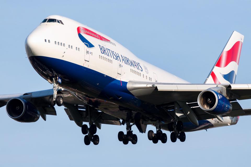 British Airways Boeing 747-400 approaches runway 27L at London Heathrow airport.