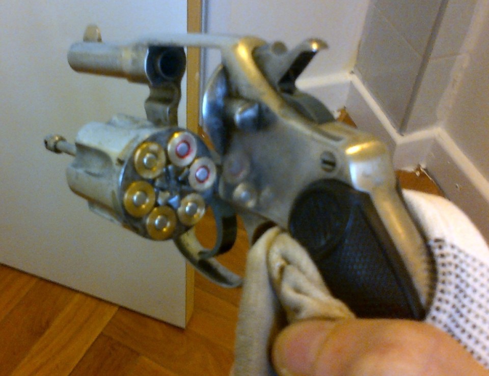 The gang used self-loading pistols, Uzis, as well as Mac-10 sub-machine guns