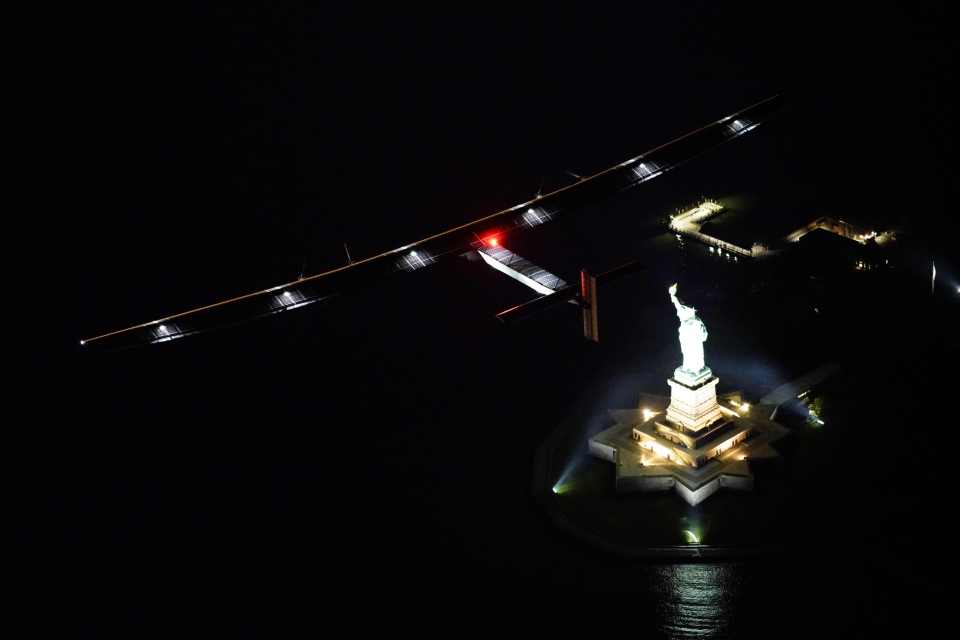 Solar Impulse 2 soars over New York