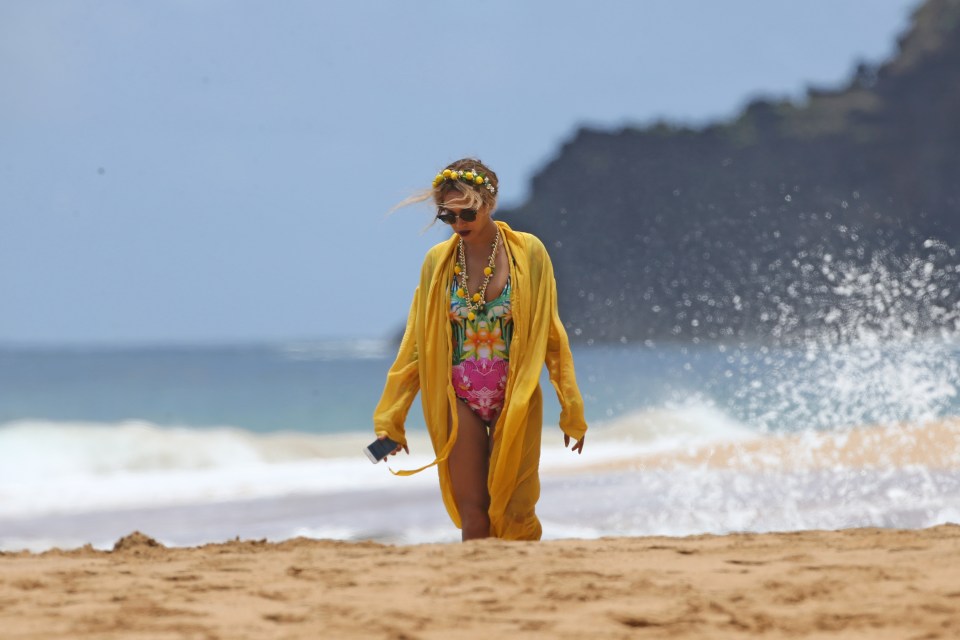 Beyoncé looked thoughtful during the family holiday