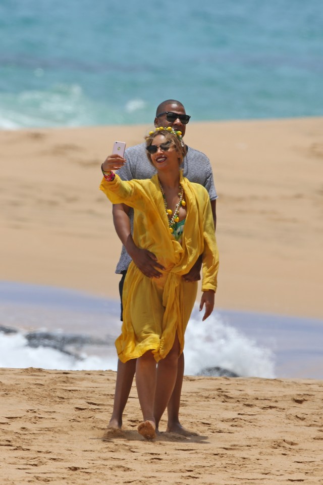Beyoncé and Jay Z share a cute selfie while on holiday in Hawaii