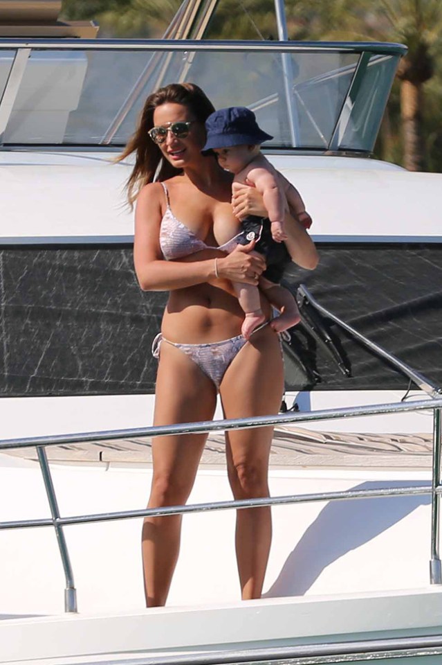 She only had baby Paul six months ago, but Sam is already looking incredible