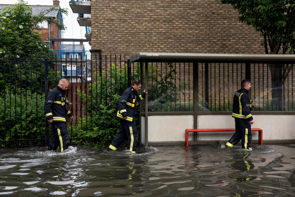 London, UK. 23rd June 2016. Heavy rain causes flooding in Canning Town. ¿ ZEN - Zaneta Razaite / Alamy Live News