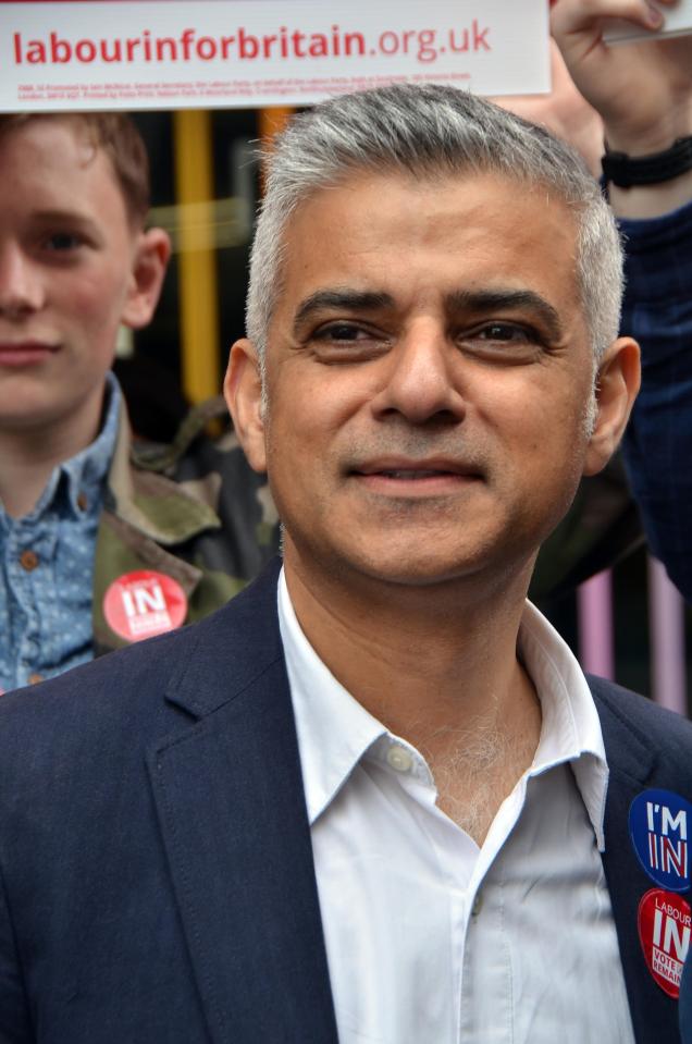 Clapham Junction, London, UK, 23 June 2016, London Mayor Sadiq Khan goes walkabout in Clapham Junction in South West London on the day of the EU referendum. He is a member of the Labour party and supports the Remain campaign. ¿ JOHNNY ARMSTEAD/Alamy