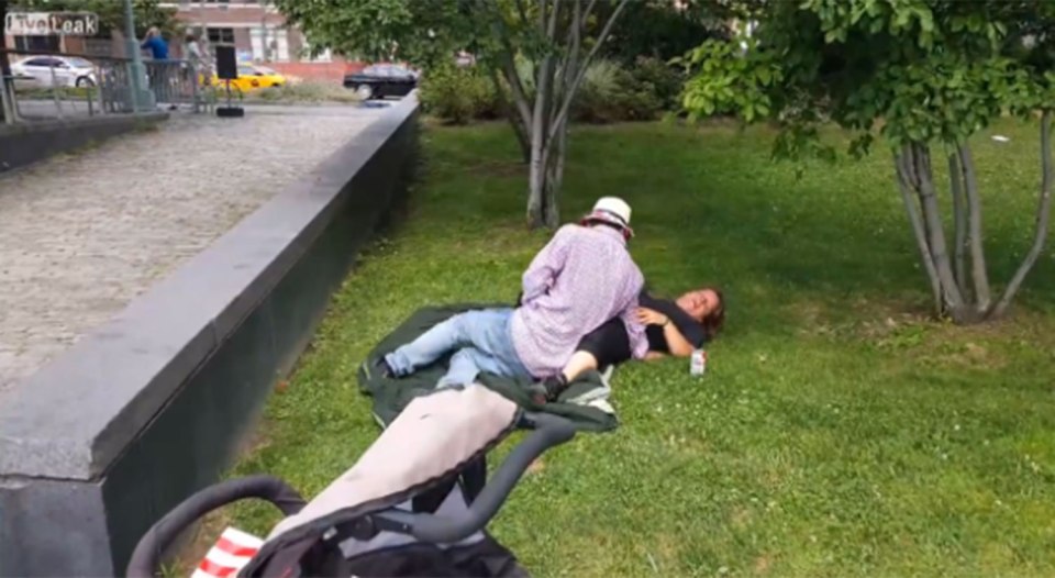 couple sex new york park 