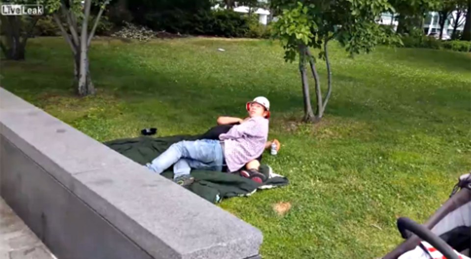 couple sex new york park 