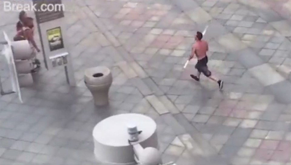 The attacker breaks into a sprint and rushes towards his victim