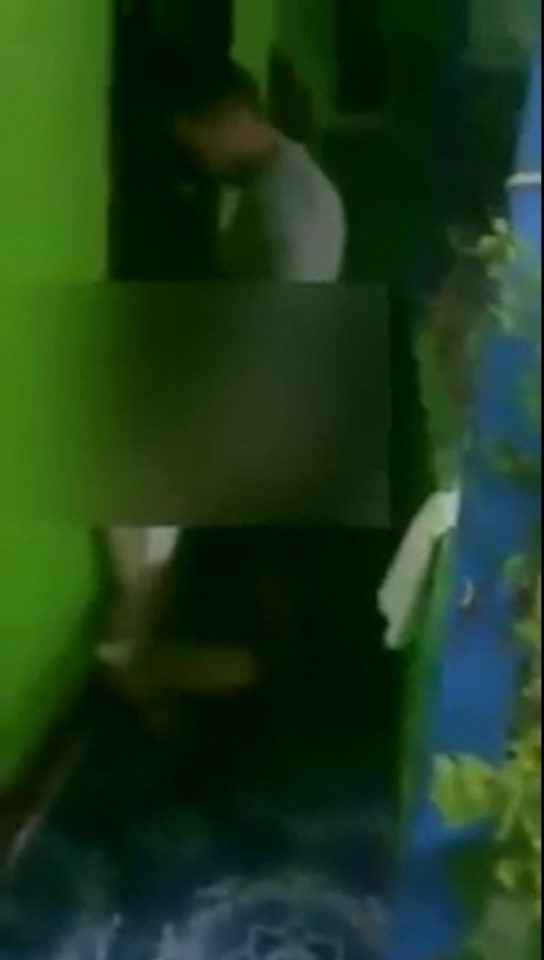American Woman Gives Boyfriend Public Oral in Front of a Hotel.mp4.00_00_09_10.Still002