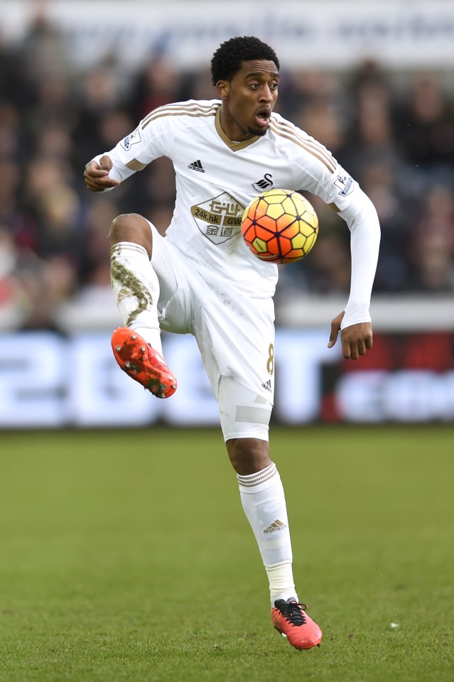 Leroy Fer has rejoined Swansea City after a successful loan spell last season