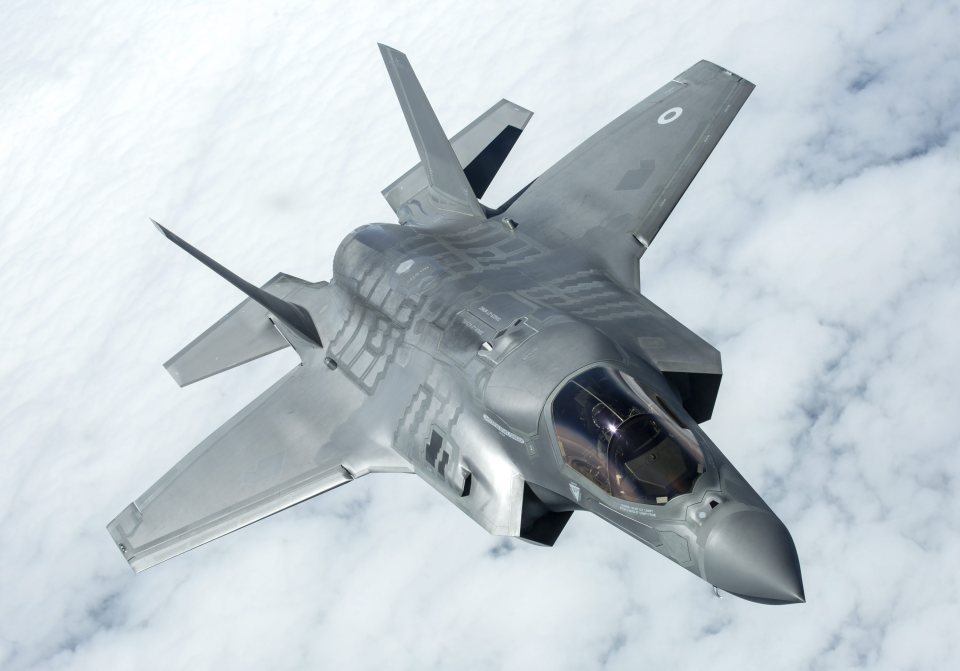 F-35 Lightning stealth jet arrives in Britain
