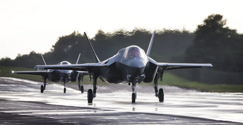 F-35 Lightning stealth jet arrives in Britain