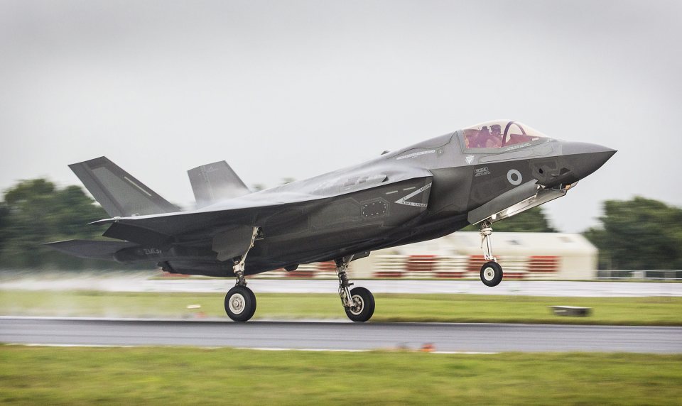 F-35 Lightning stealth jet arrives in Britain