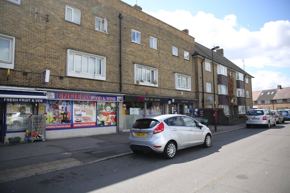 The suspect is described as a white male, in his late teens, with light hair in a spiky style and possibly wearing a hooded top