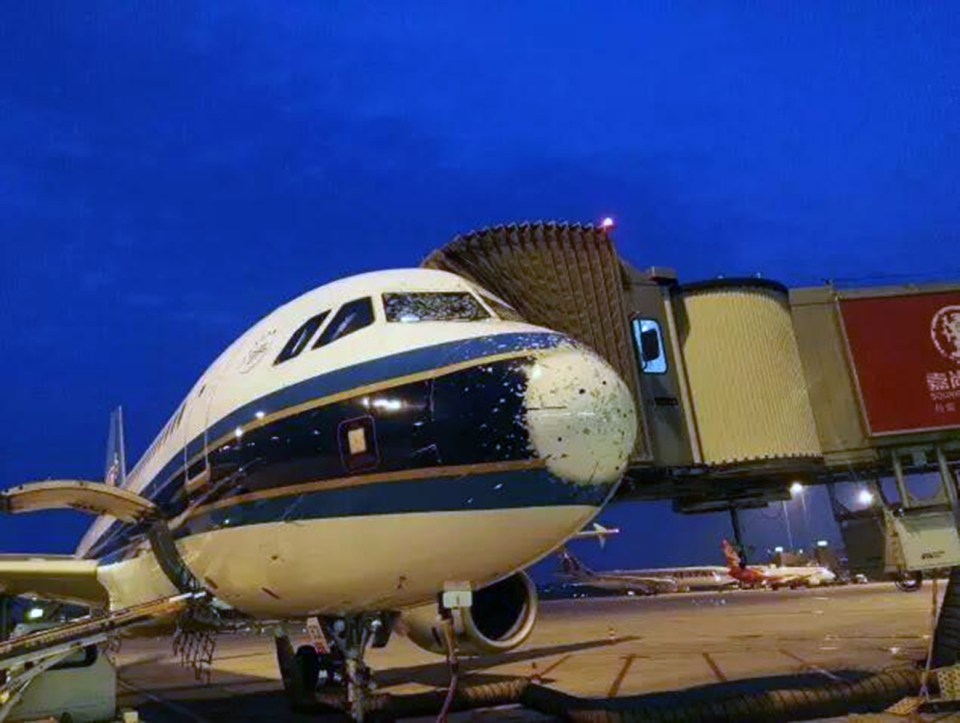 Passengers praised the pilot's actions in landing the plane despite being unable to see out the windows