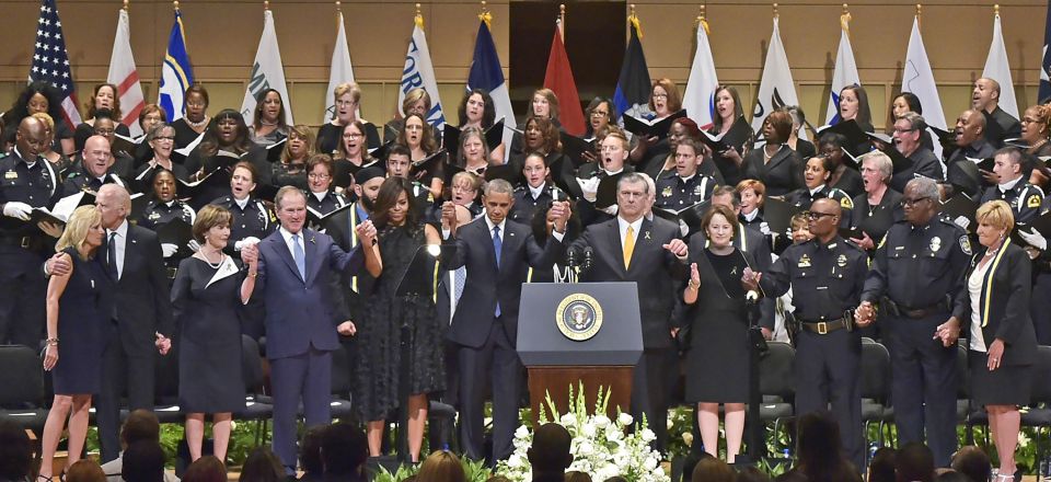 Dignitaries join hands on stage during t