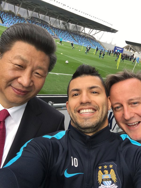 David Cameron with Sergio Kun Aguero and Chinese Prime Minister