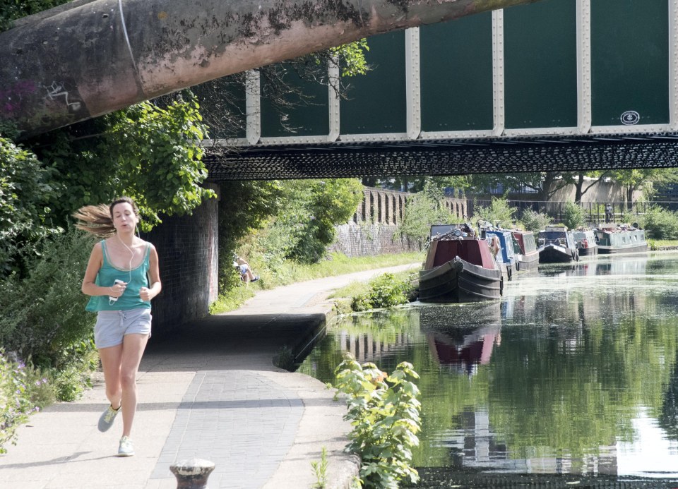 Joggers have also been using the hot weather as an opportunity to enjoy taking a run in Victoria Park, Hackney