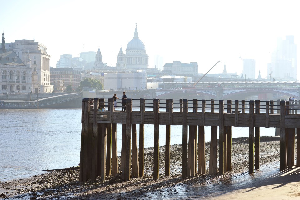 Temperatures today look set to reach staggering highs of 35 degrees celsius