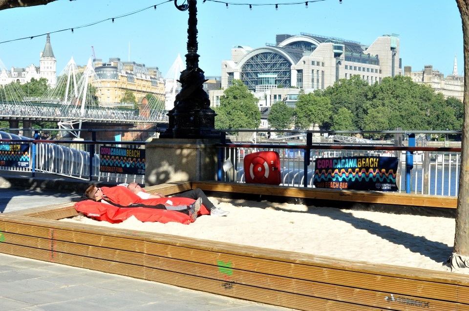 People have already begun sunbathing in London at 8am