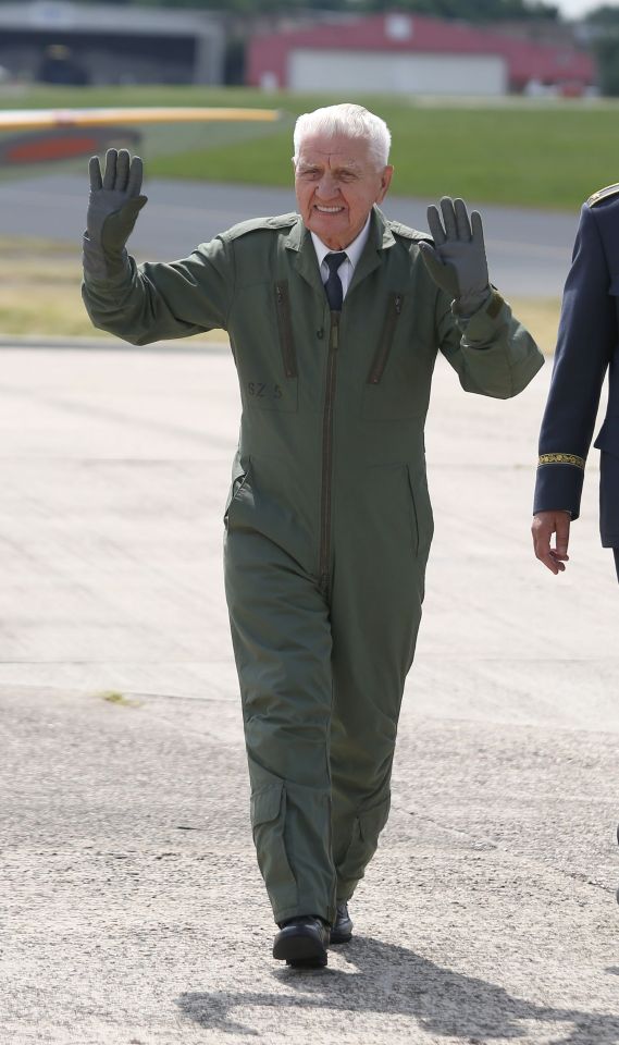 Czech Air Force veteran flies spitfire