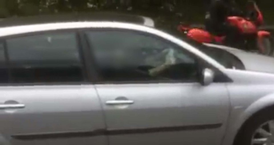 WOMAN READS ELECTRIC BILL ON M5