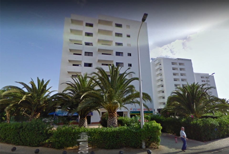 The tragic death happened at the Janelas do Mar Apartments in Albufeira on Portugal's Algarve