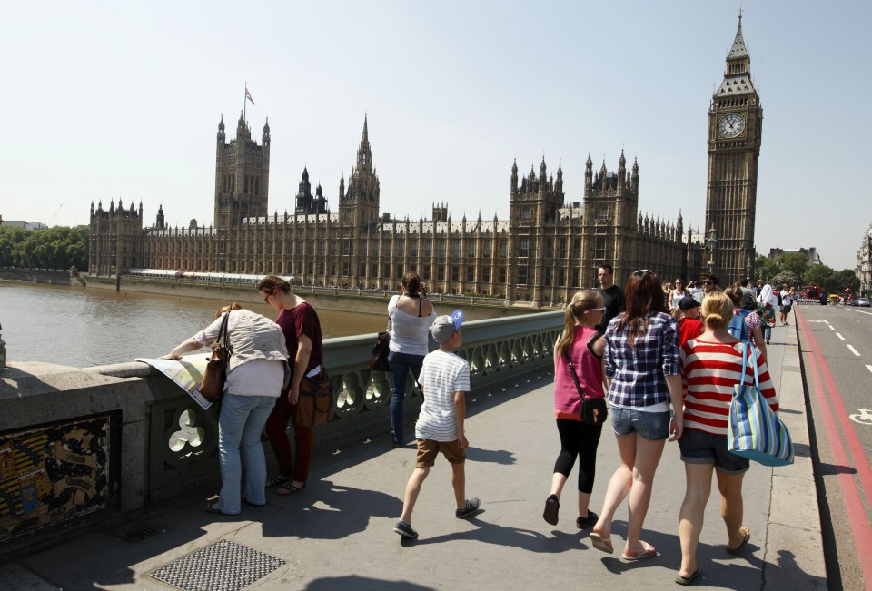 Tourists walk on Westminster Bridge 