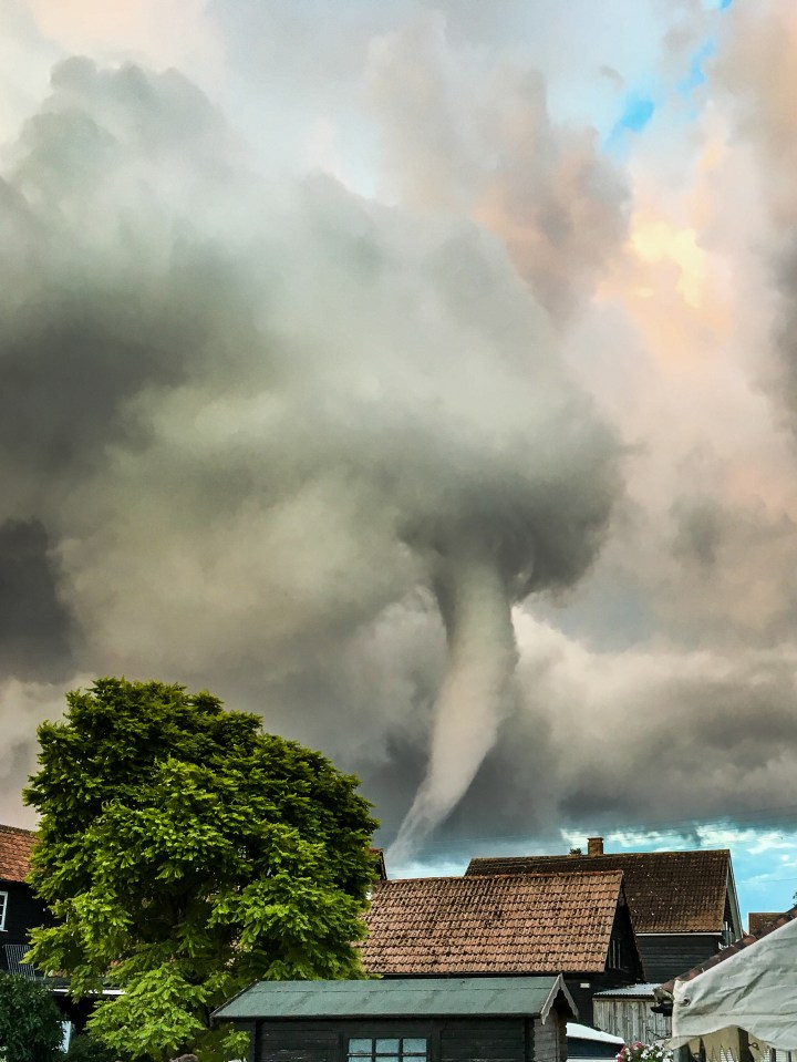 Amazing TORNADO over Suffolk