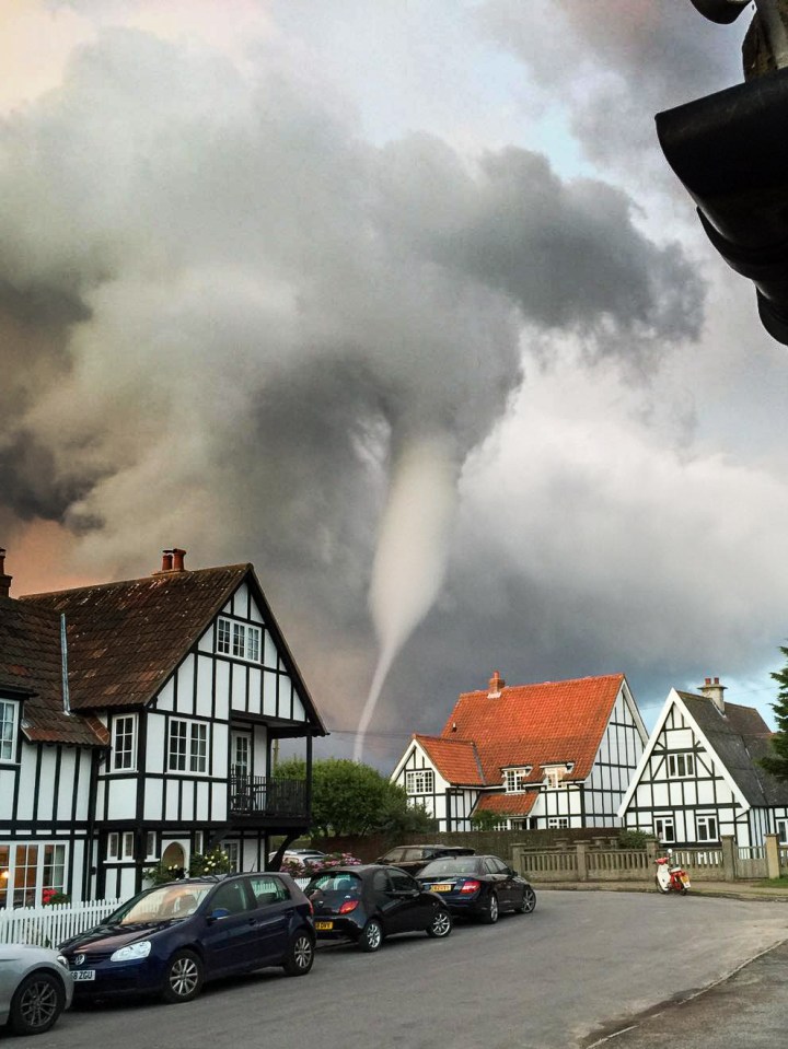 Amazing TORNADO over Suffolk