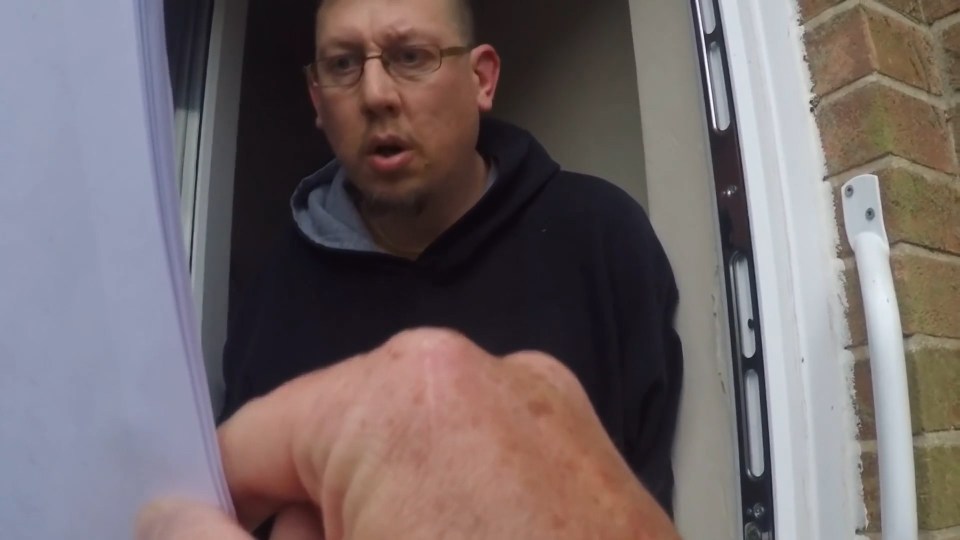 Paedophile hunters confront predator who sent pic of his penis to fake 13-year-old girl swns.00_00_12_10.Still004