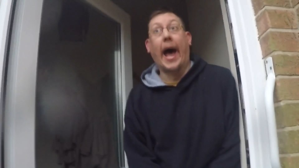 Paedophile hunters confront predator who sent pic of his penis to fake 13-year-old girl swns.00_01_49_21.Still008