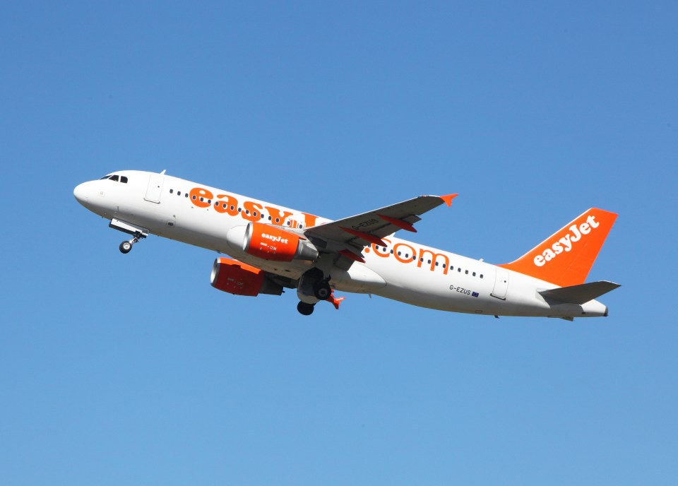Easy jet takes of from Edinburgh Airport
