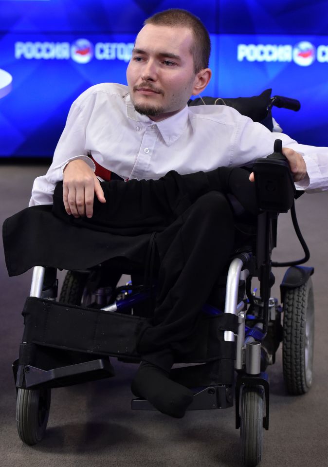 The controversial operation will involve cooling his head to around 12 degrees Celsius, cutting it from his body and connecting it to the donated body of a brain-dead person