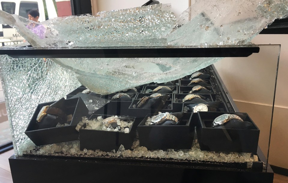 Police foil armed robbers in Piccadilly