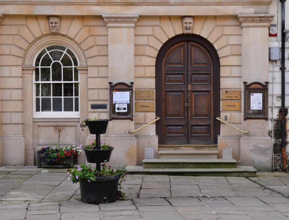 Northamptonshire County Council are planning to run classes to tell people how to wear scarves