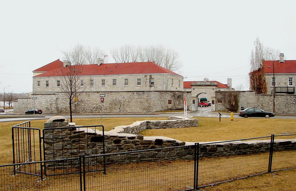 Frontenac barracks