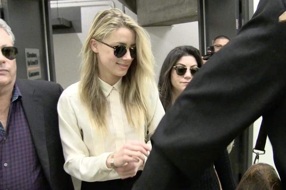 The star flashed a smile as she arrived at the meeting 