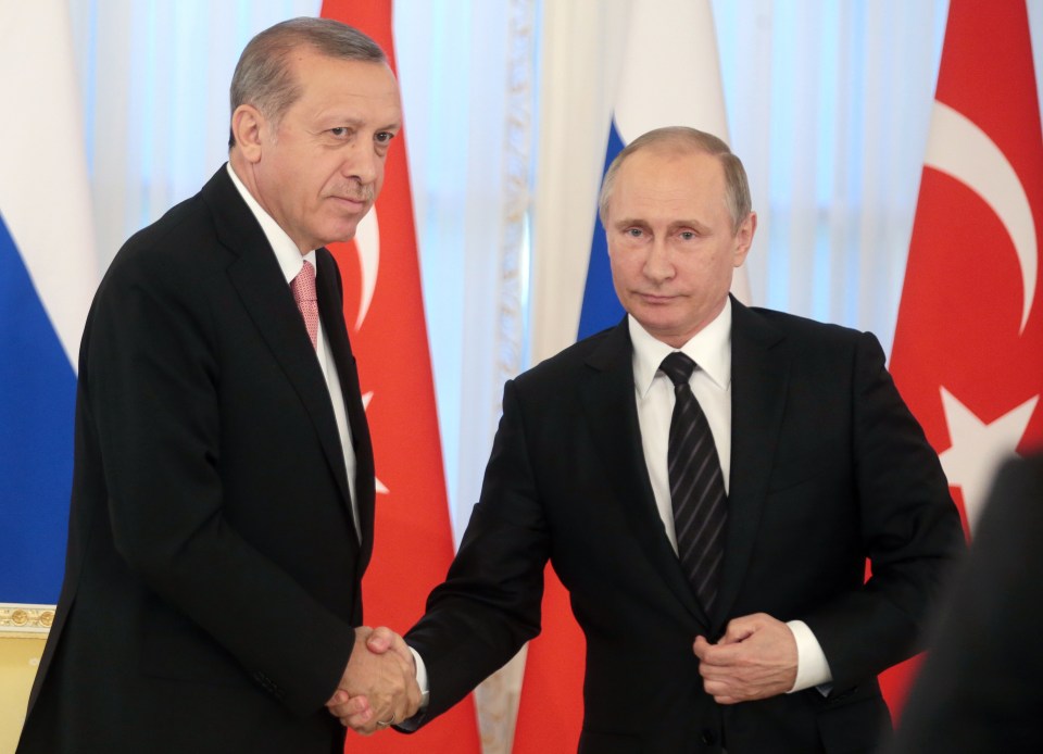 Turkey's president Recep Tayyip Erdogan (L) and Russia's president Vladimir Putin shake hands at a joint press conference on August 9