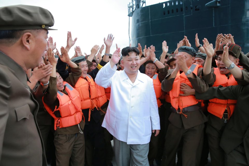The leader posed with crew in front of the submarine 
