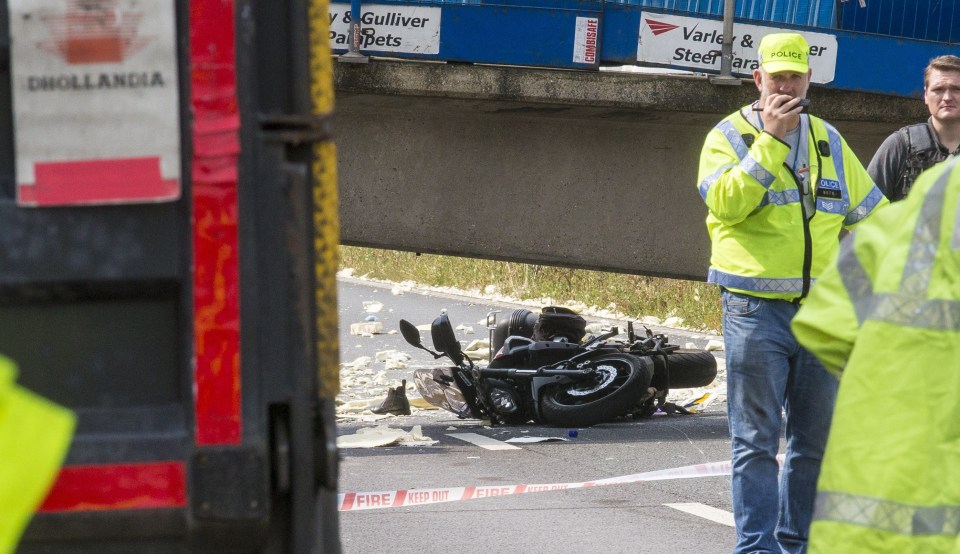 FAMEFLYNET - GV: Chaos On The M20 As A Pedestrian Bridge Collapses Onto The Road