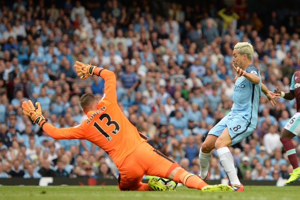 West Ham United's Spanish goalkeeper Adr